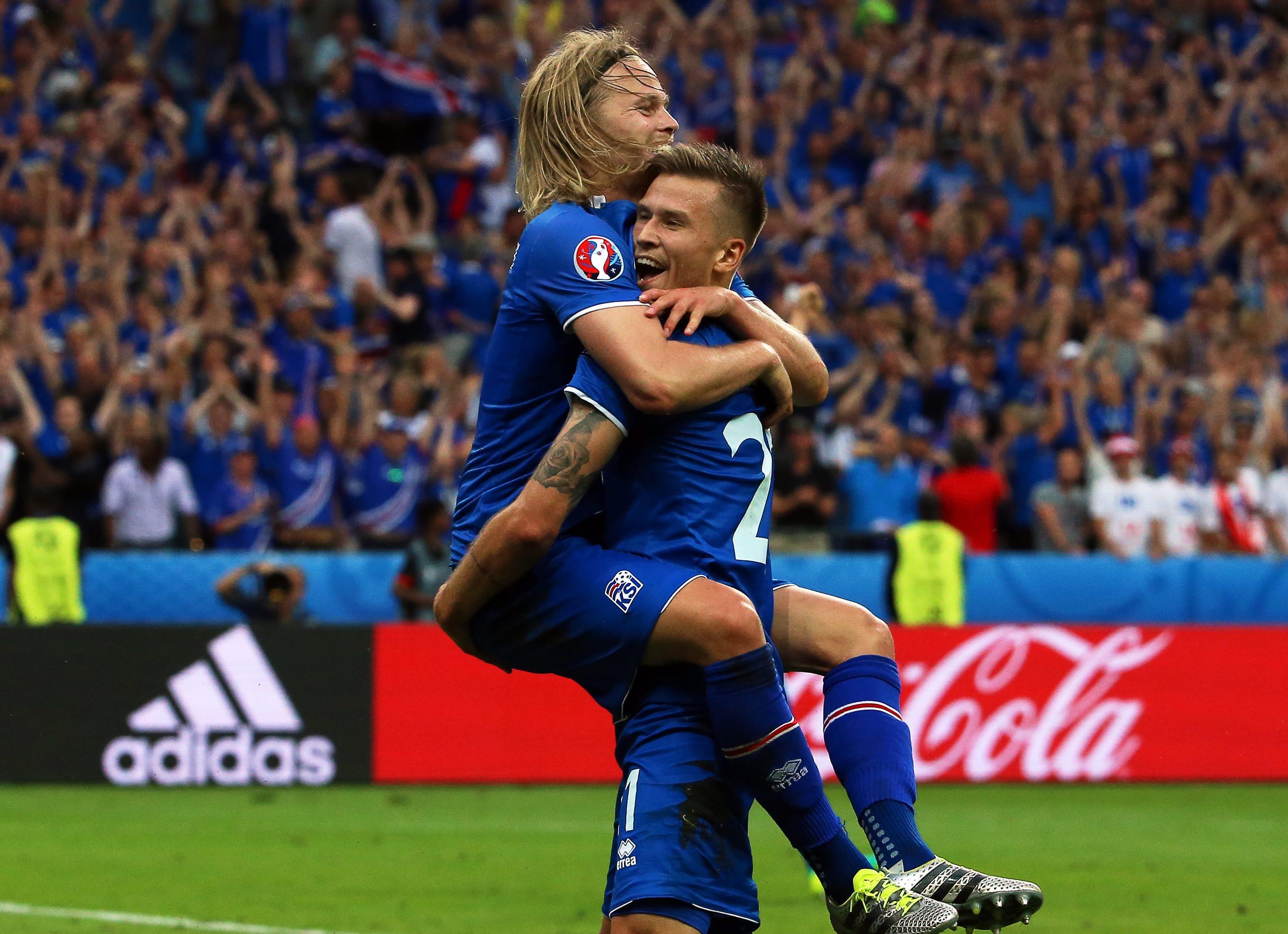 Οι Ισλανδοί εκλέγουν πρόεδρο με το βλέμμα στο Euro 2016