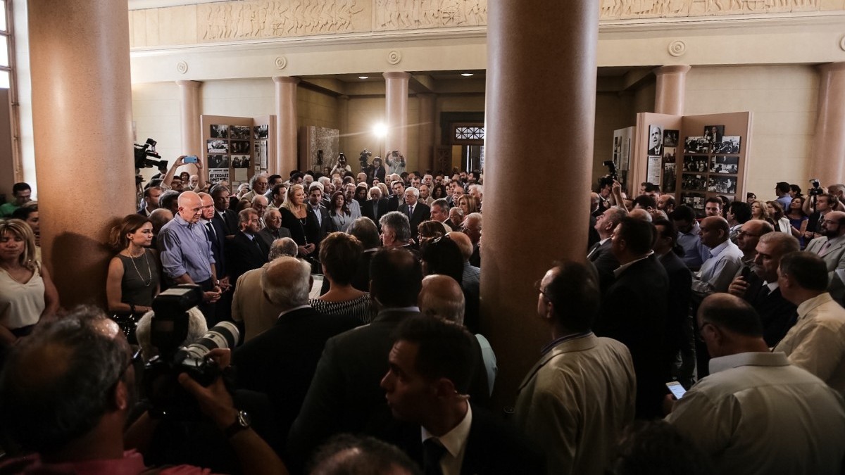 Πλήθος κόσμου στα εγκαίνια της έκθεσης για τον Ανδρέα Παπανδρέου