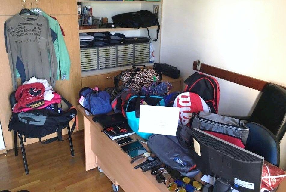 Είχαν «ρημάξει» σταθμευμένα οχήματα κοντά σε πλαζ από τον Άλιμο έως το Σούνιο