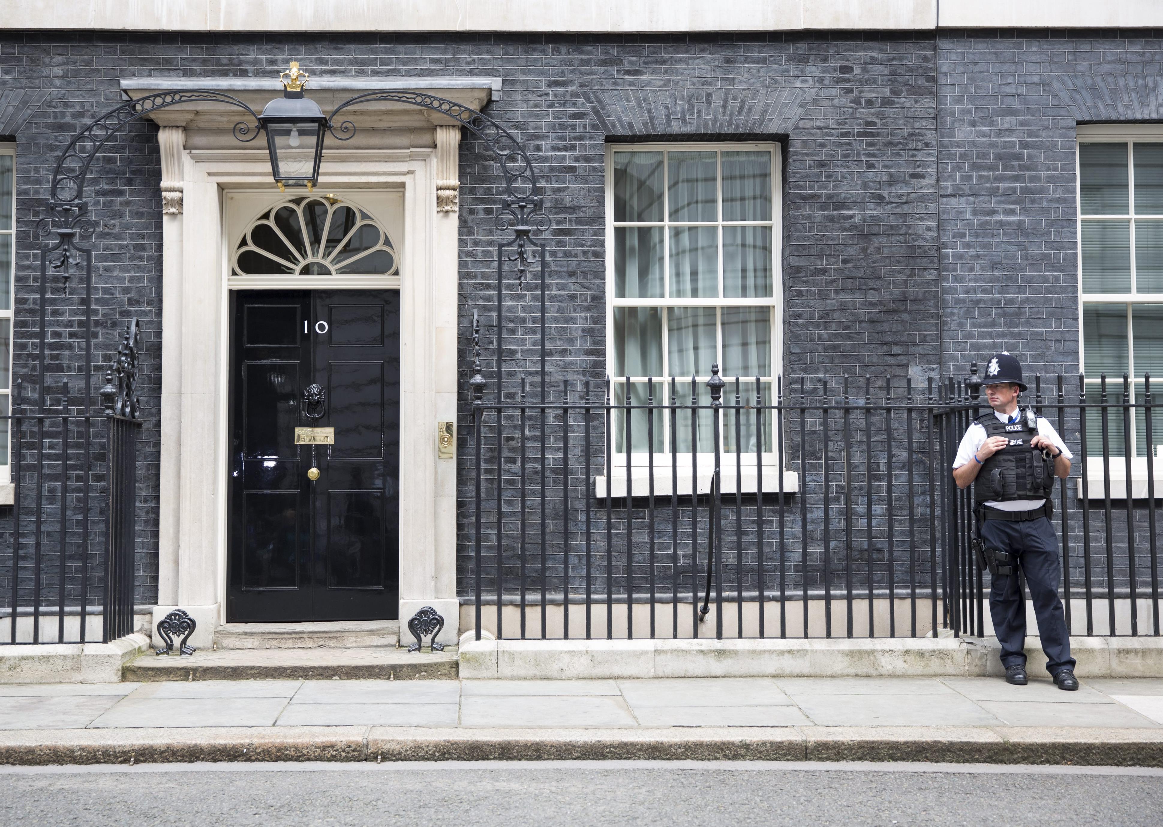Το Λονδίνο ψάχνει πρωθυπουργό, η Τερέζα Μέι βγαίνει ως «αντι-Μπόρις»