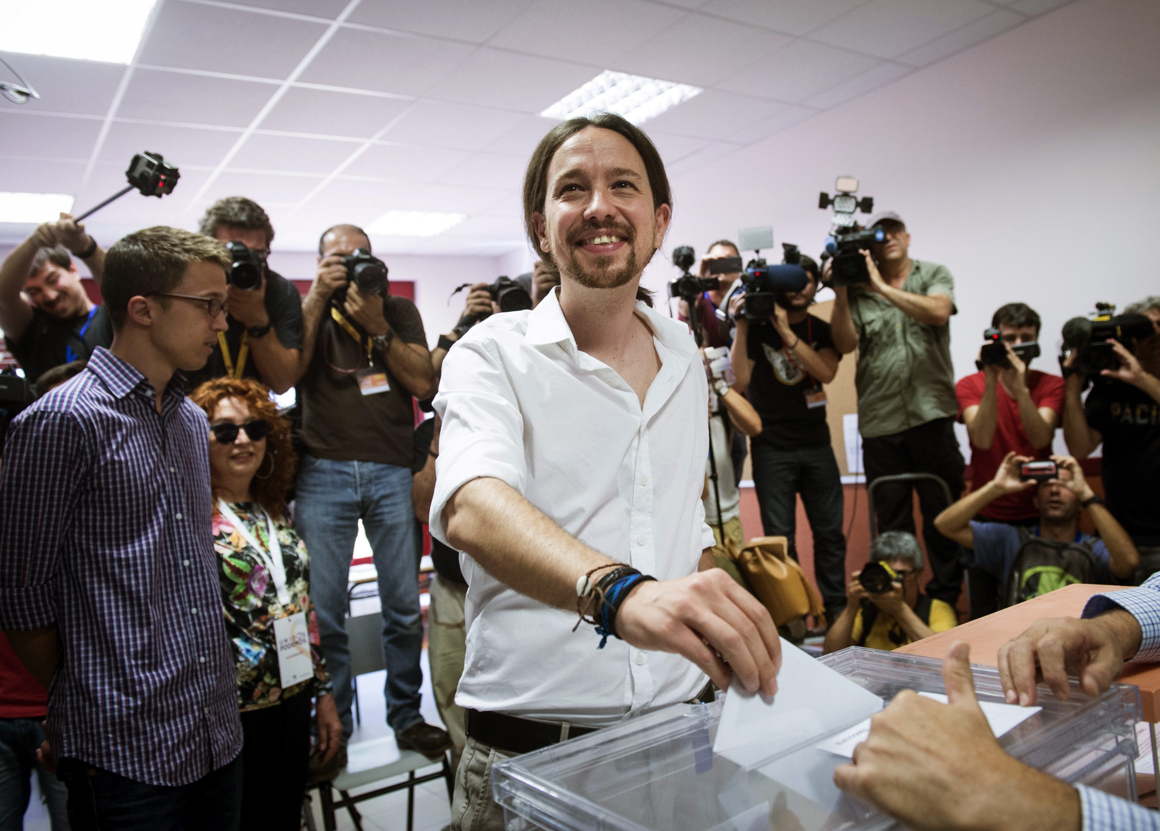 Κάλπες στην Ισπανία με το βλέμμα στους Podemos