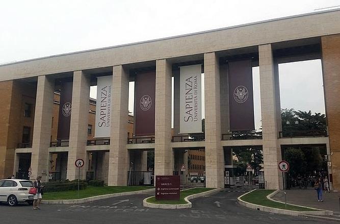 H Ιταλία σκοπεύει να προσφέρει υπηκοότητα στους φοιτητές από Βρετανία