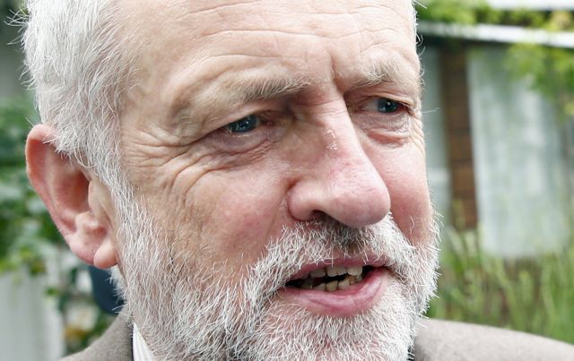 Νέο κύμα παραιτήσεων αυξάνει την πίεση στον Τζέρεμι Κόρμπιν