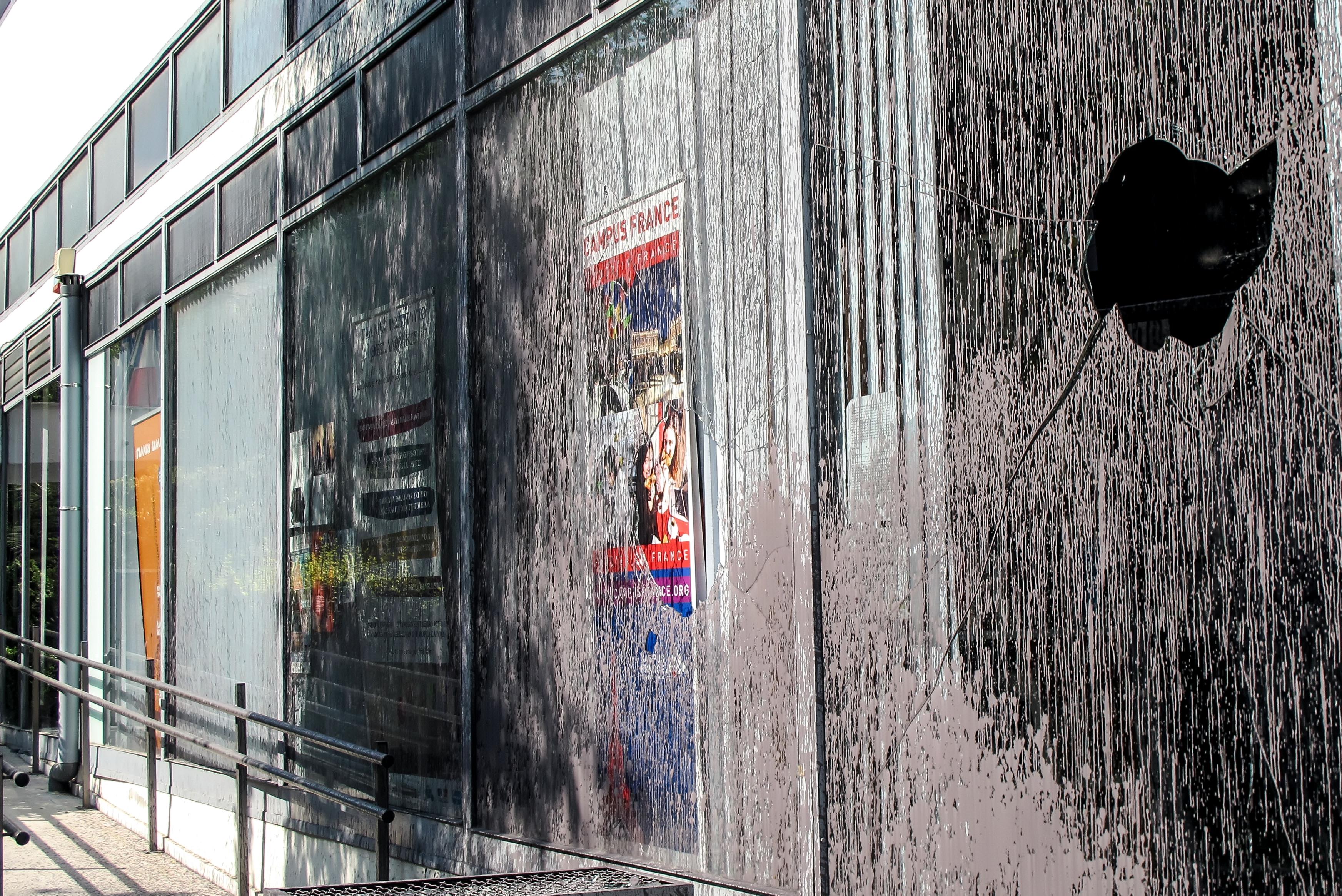 ΥΠΕΞ: Οργή και αποτροπιασμός για τον βανδαλισμό στο Γαλλικό Ινστιτούτο Θεσσαλονίκης