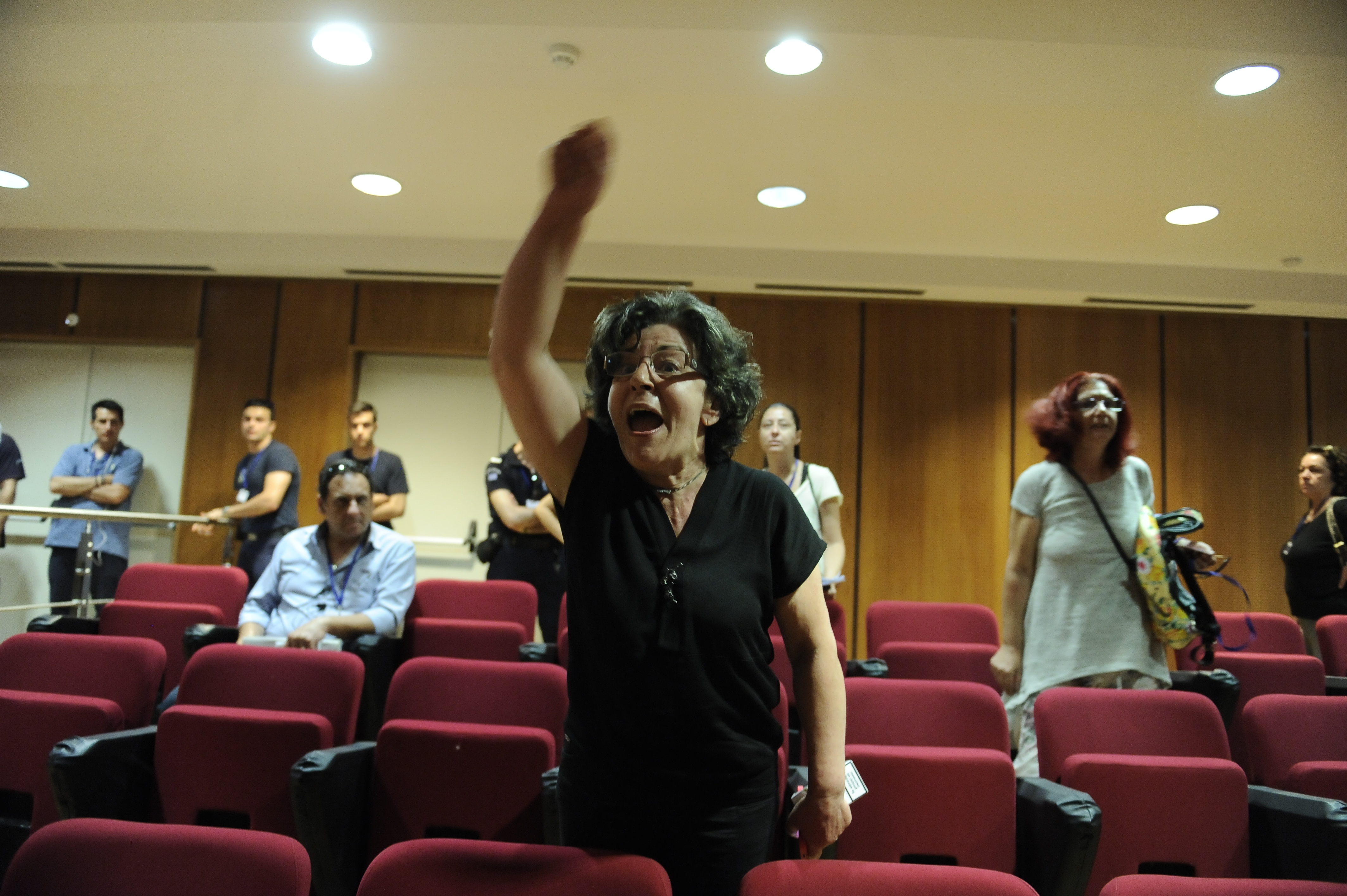 Δίκη της ΧΑ: Ένταση και απειλές Ρουπακιά κατά φωτορεπόρτερ