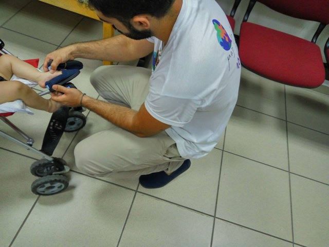 Παπούτσια σε παιδιά ευπαθών ομάδων μοίρασε το «Μαζί για το Παιδί»