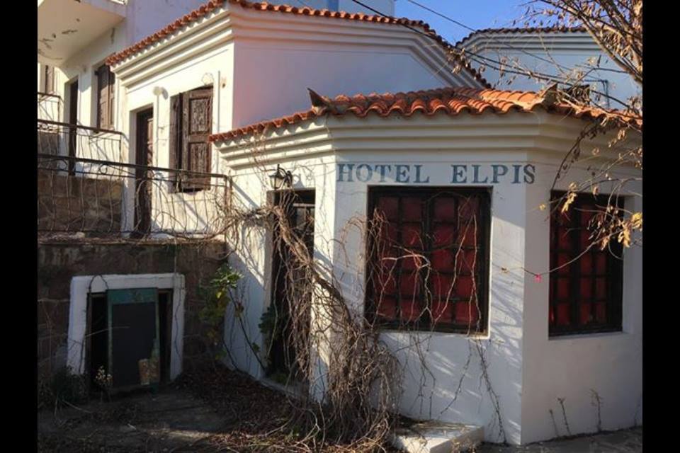 Λέσβος: Σφραγίστηκε ξενοδοχείο Βρετανών, προοριζόταν για κέντρο προσφύγων