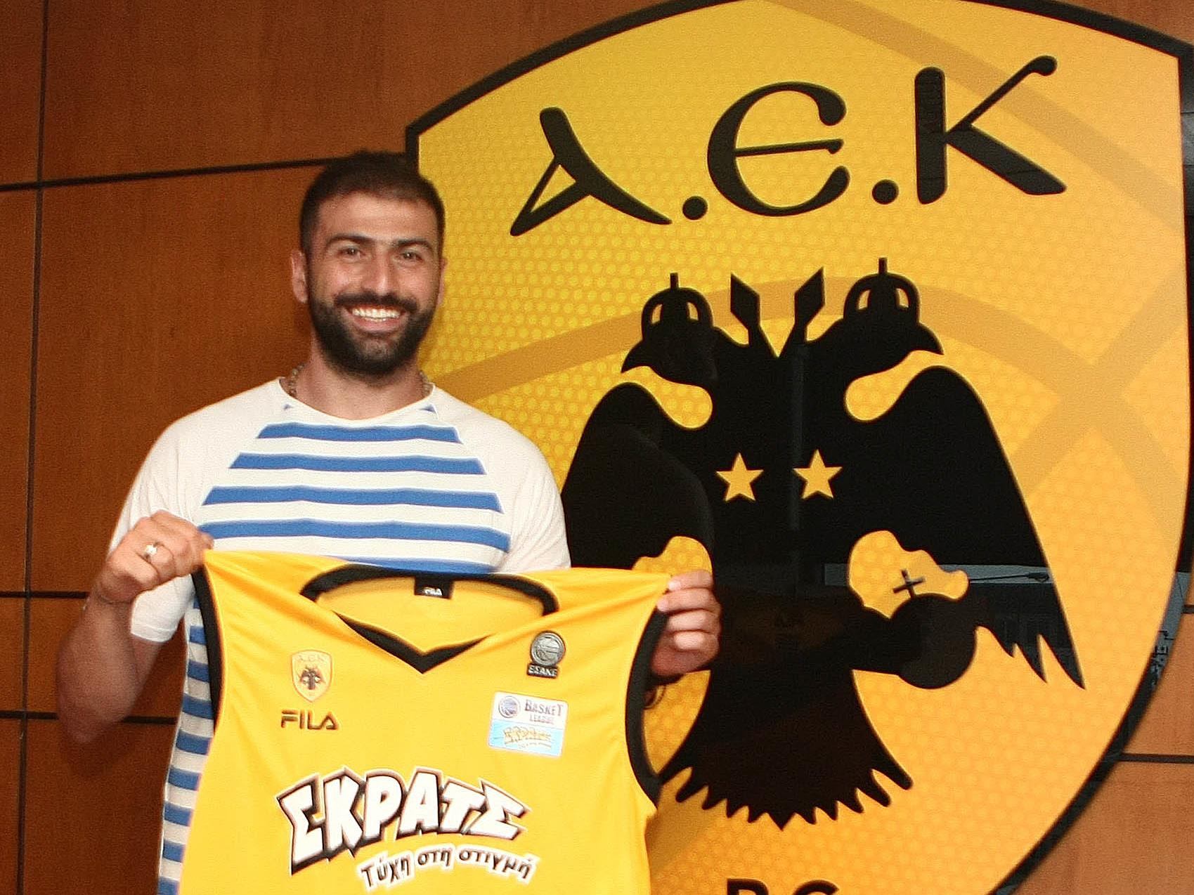 Η τετραπλή ανακοίνωση της ΑΕΚ για Βασιλειάδη… και άλλους τρεις