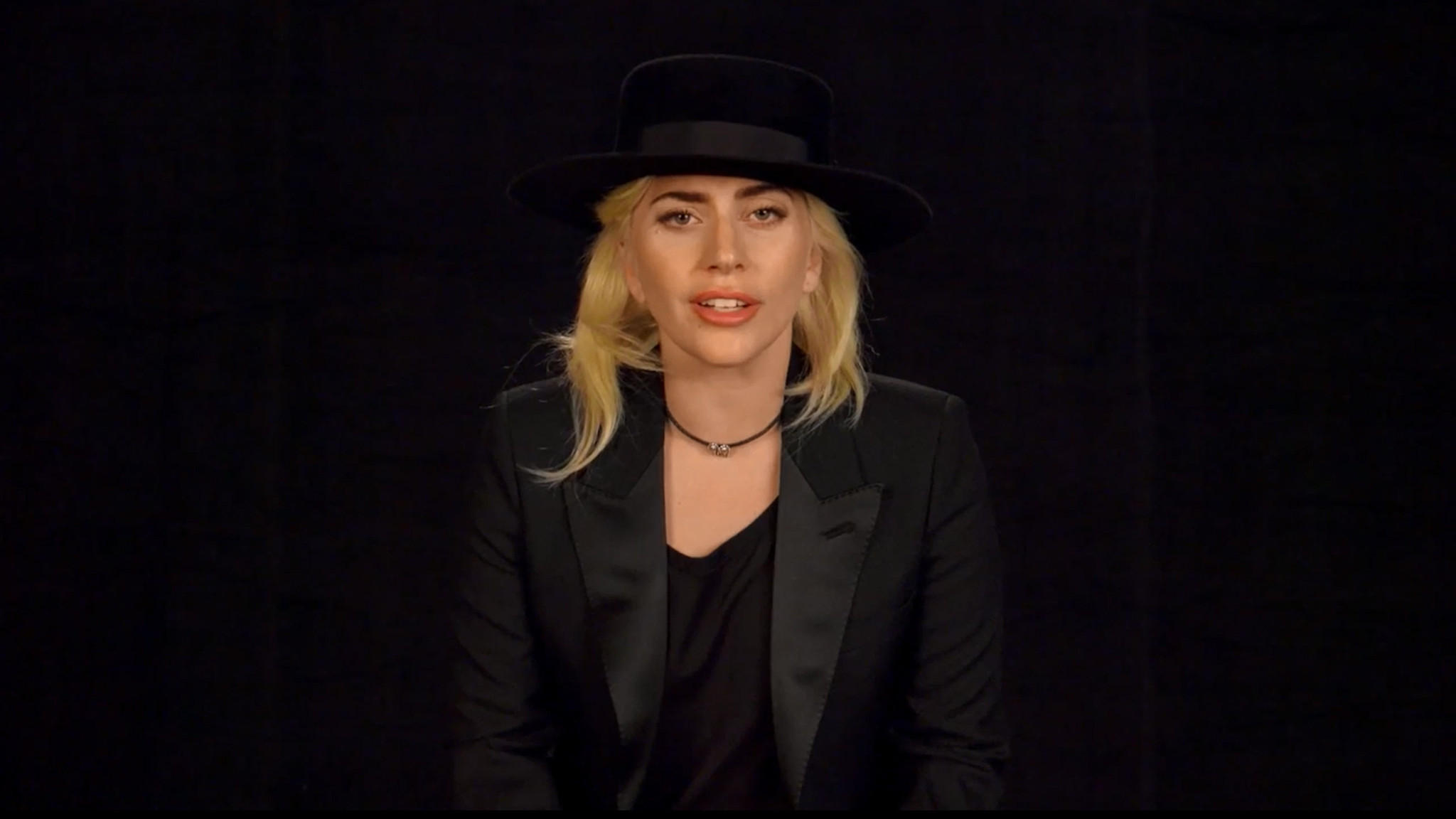 Σαράντα εννέα διάσημοι αφηγούνται τις ιστορίες των 49 θυμάτων του Ορλάντο