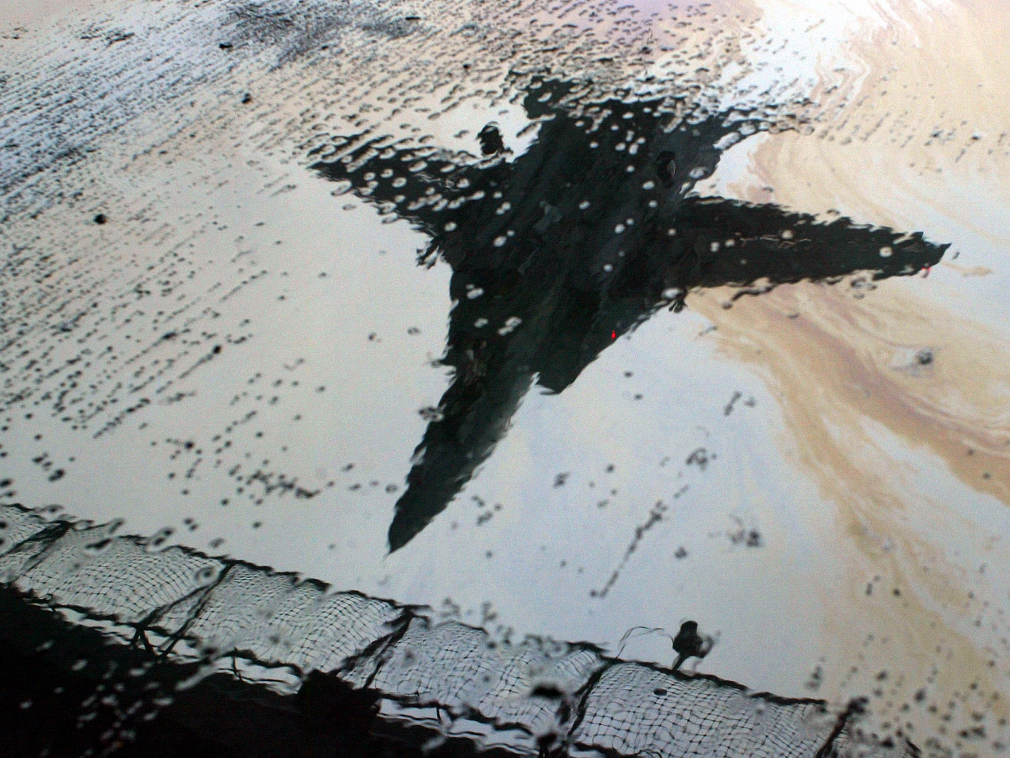 Αμερικανικά μαχητικά έπληξαν στόχους της ISIS για πρώτη φορά από τη Μεσόγειο