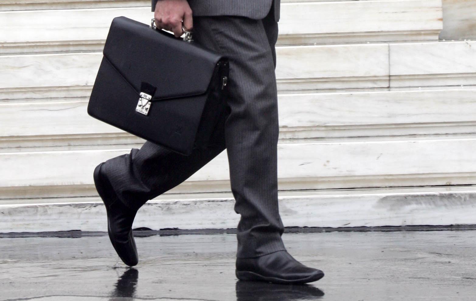 Έρχεται χαράτσι σε αδήλωτα κεφάλαια και καταθέσεις