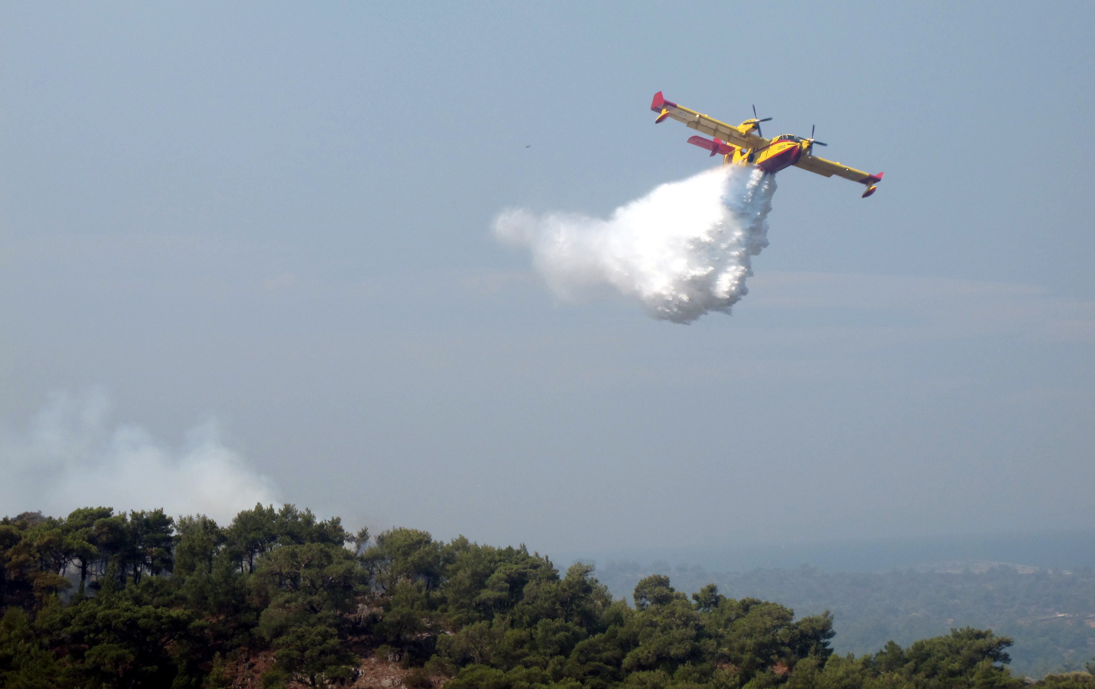 Σε ύφεση πυρκαγιά στην Μακύνεια, δυτικά της Ναυπάκτου