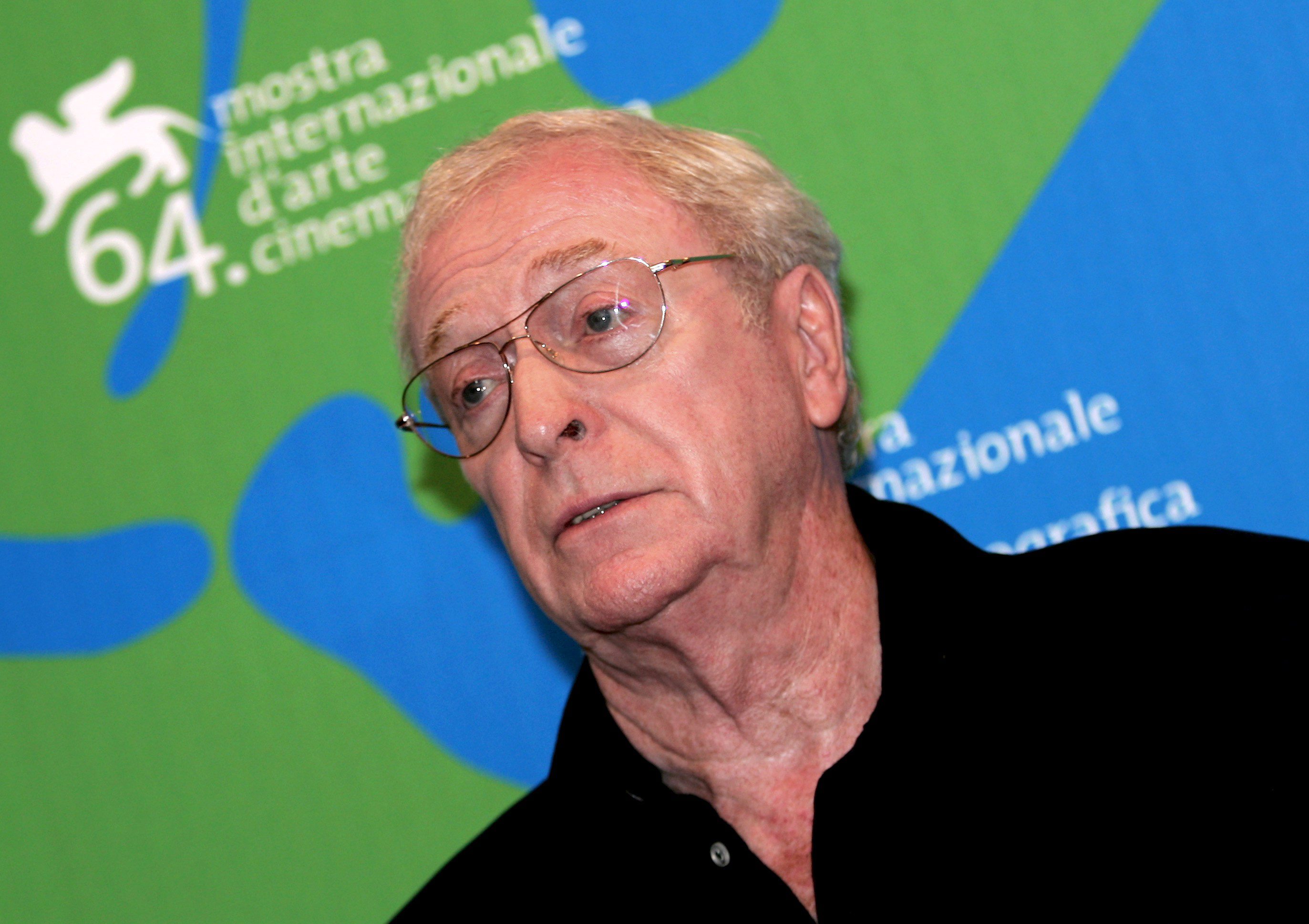 Ο Μάικλ Κέιν βαρέθηκε τους ελέγχους στα αεροδρόμια και αλλάζει το όνομά του