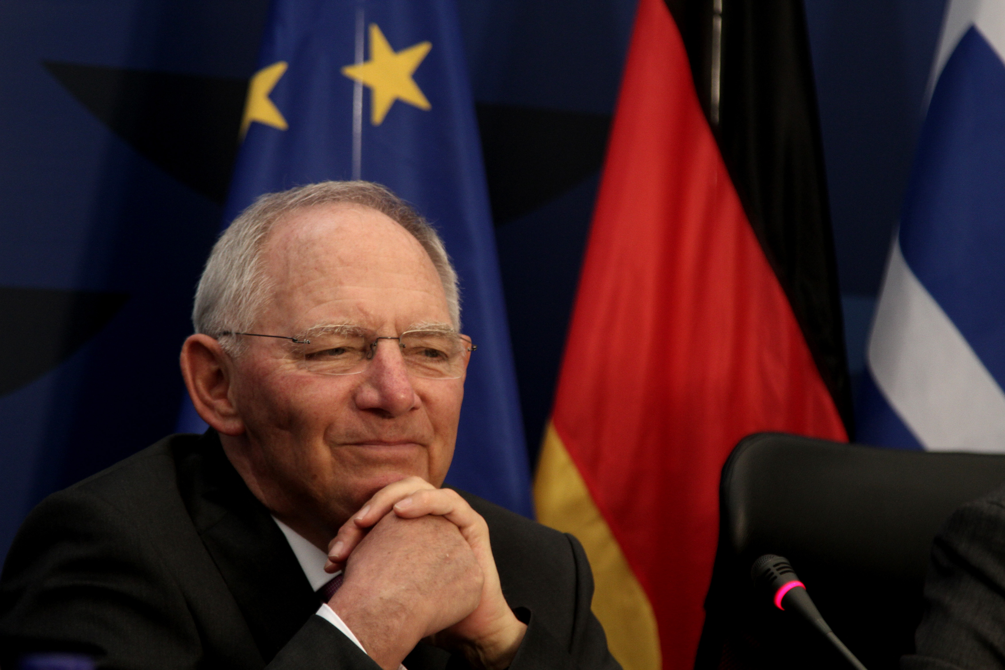 Spiegel: Δύο μέτρα και δύο σταθμά για Ισπανία και Ελλάδα από τον Σόιμπλε