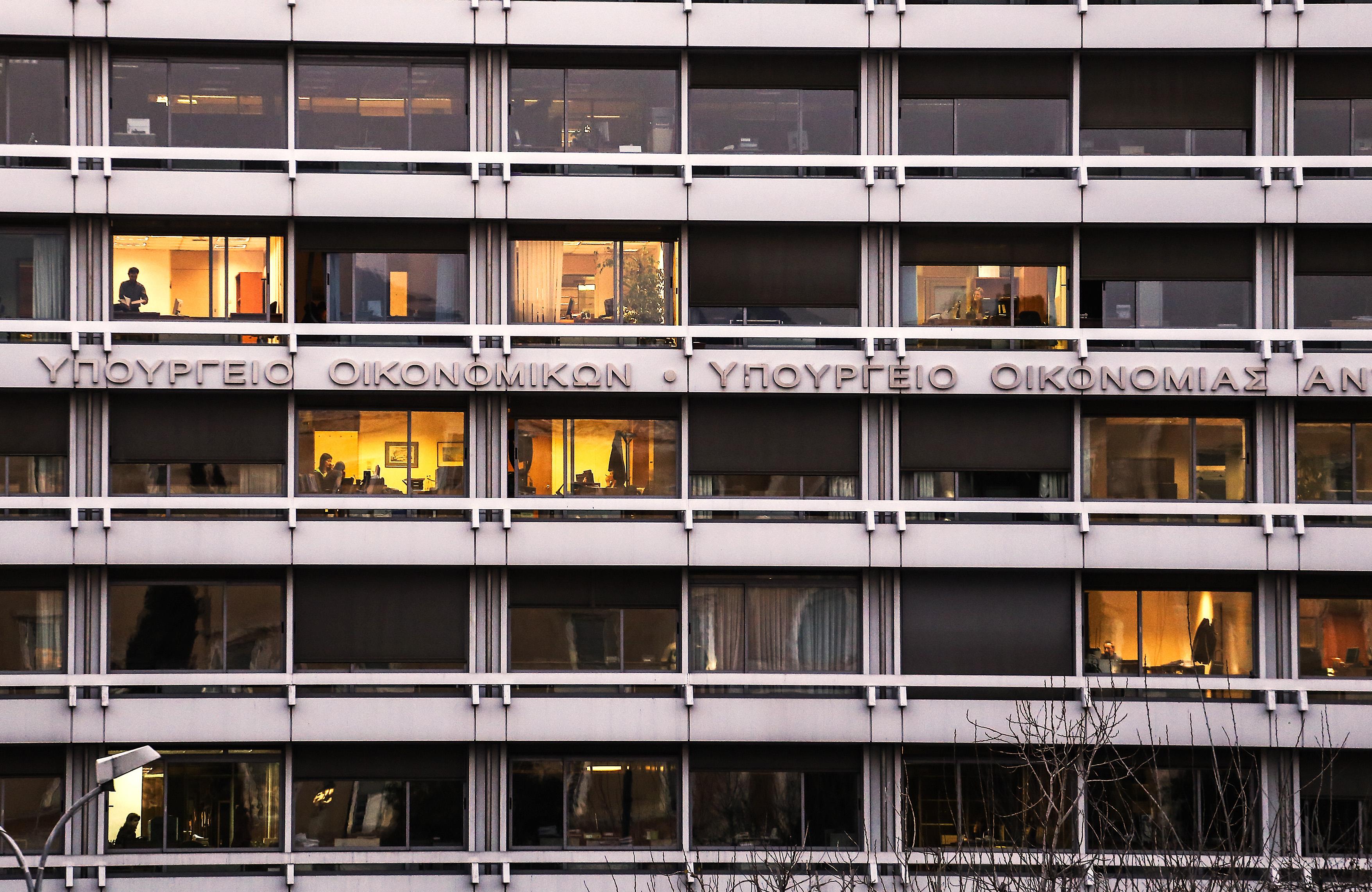 Υπέρβαση στόχων για τα φορολογικά έσοδα τον Ιούνιο και στο εξάμηνο