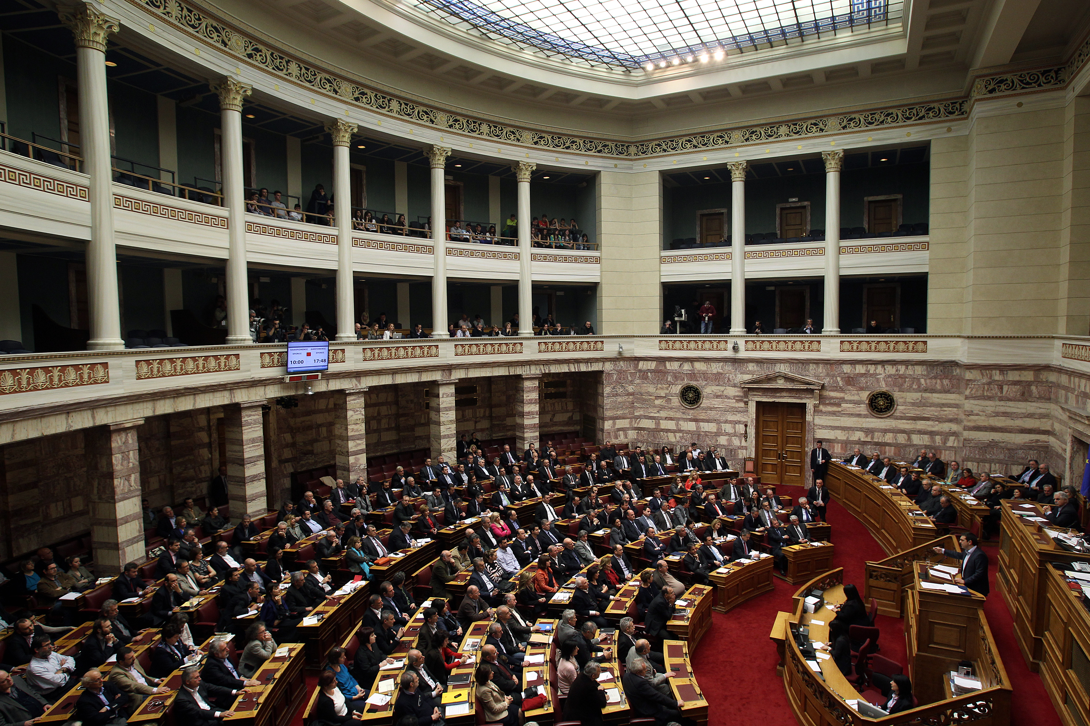 Στην Ολομέλεια μεταφέρεται η μάχη για τον νέο εκλογικό νόμο