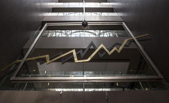 Η Τράπεζα της Αγγλίας έκοψε τη φόρα του ΧΑ, μικρά κέρδη 0,56%