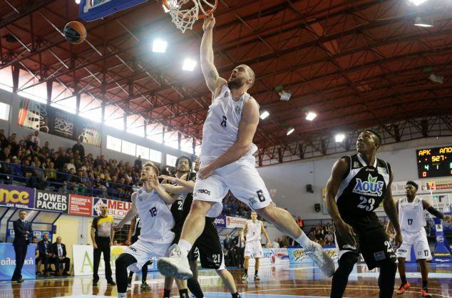 Ο Ολυμπιακός άφησε ελεύθερο τον Βασίλη Καββαδά