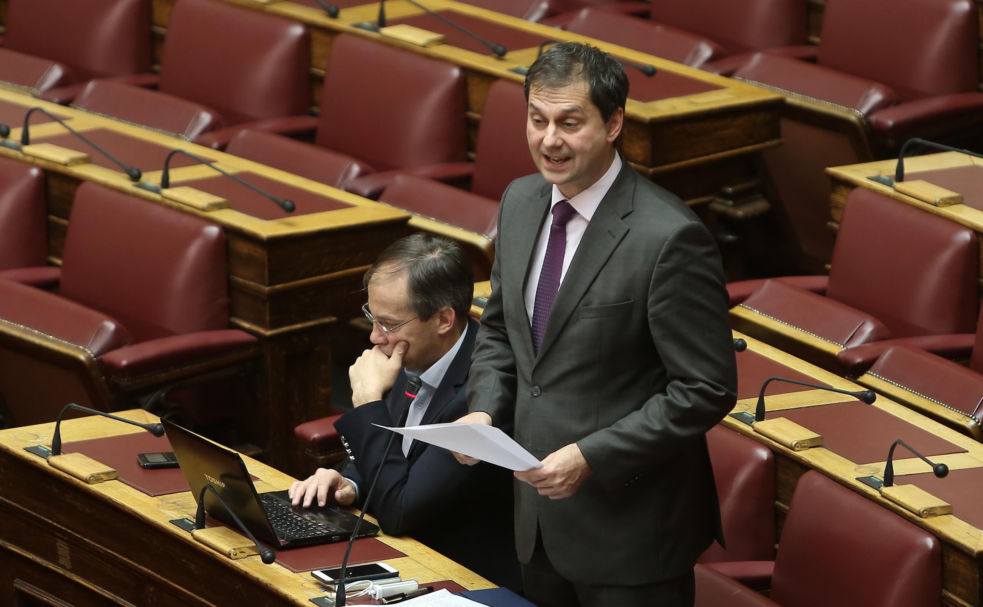 Ο Χ.Θεοχάρης ανακοινώνει την ίδρυση της «Δημοκρατικής Ευθύνης»