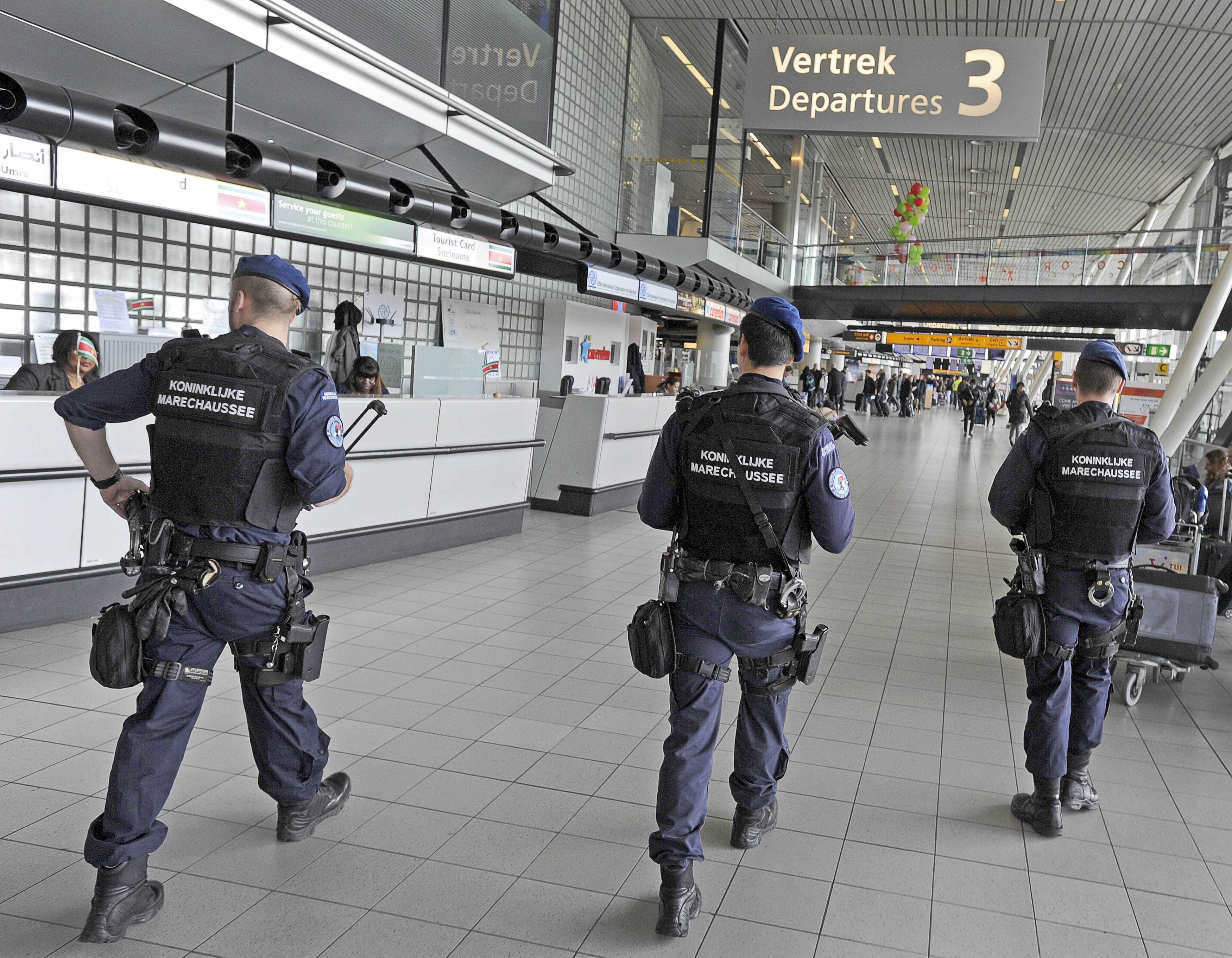 Έρευνες στο αεροδρόμιο Σίπχολ του Άμστερνταμ λόγω «ενδείξεων» απειλής