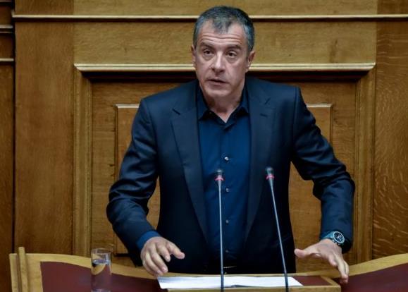 Θεοδωράκης: Να δοθεί στο ΕΣΡ η αρμοδιότητα για τις τηλεοπτικές άδειες