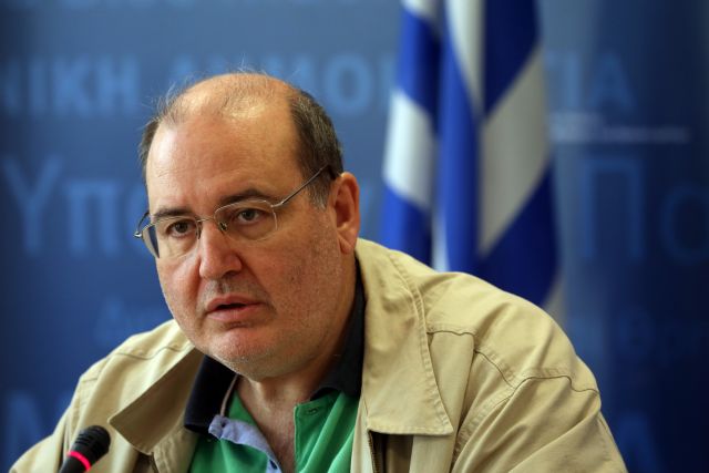 Απάντηση για το «λίαν καλώς» στις υποτροφίες δίνει ο Φίλης