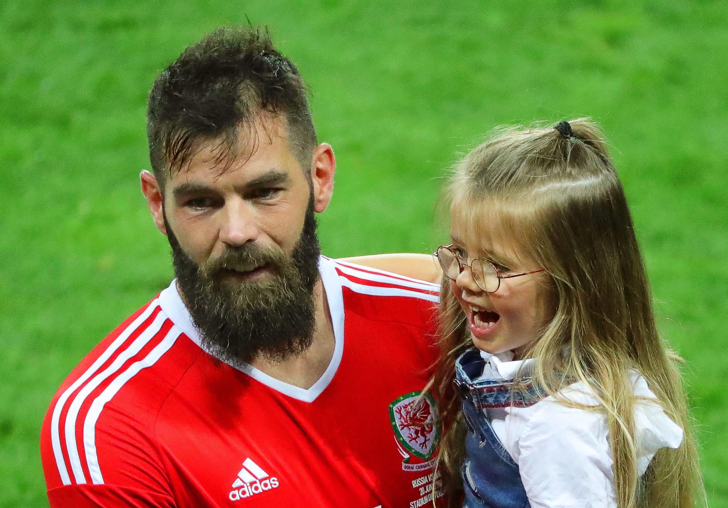 Στρίβειν διά του Euro; Ο Λέντλεϊ της Ουαλίας διάλεξε αγώνα αντί γάμου