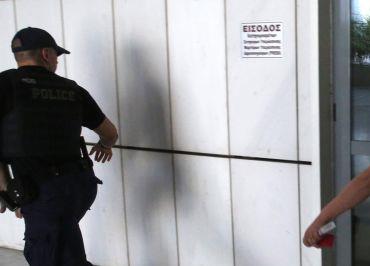 Αδελφή Ρουπακιά: «Με μαχαιράκι» και «δύο γρατζουνιές» η δολοφονία Φύσσα