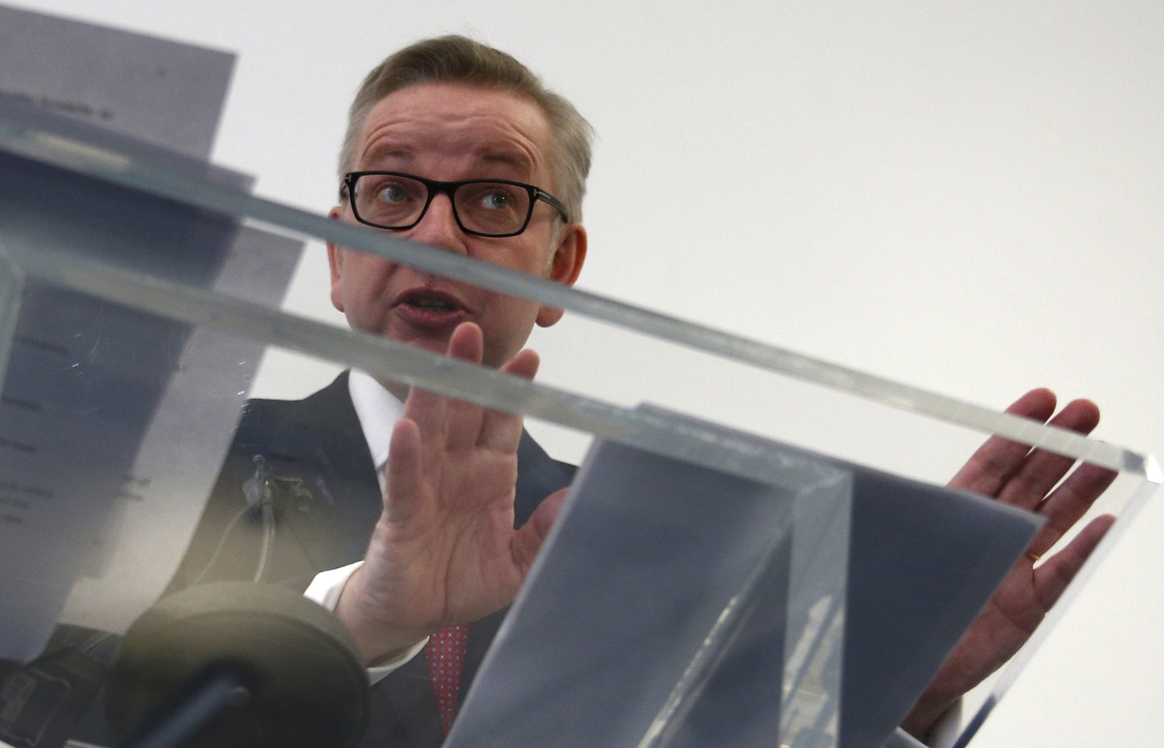 Τέλος στην ελεύθερη μετακίνηση και μοντέλο Αυστραλίας «φέρνει» ο Γκόουβ