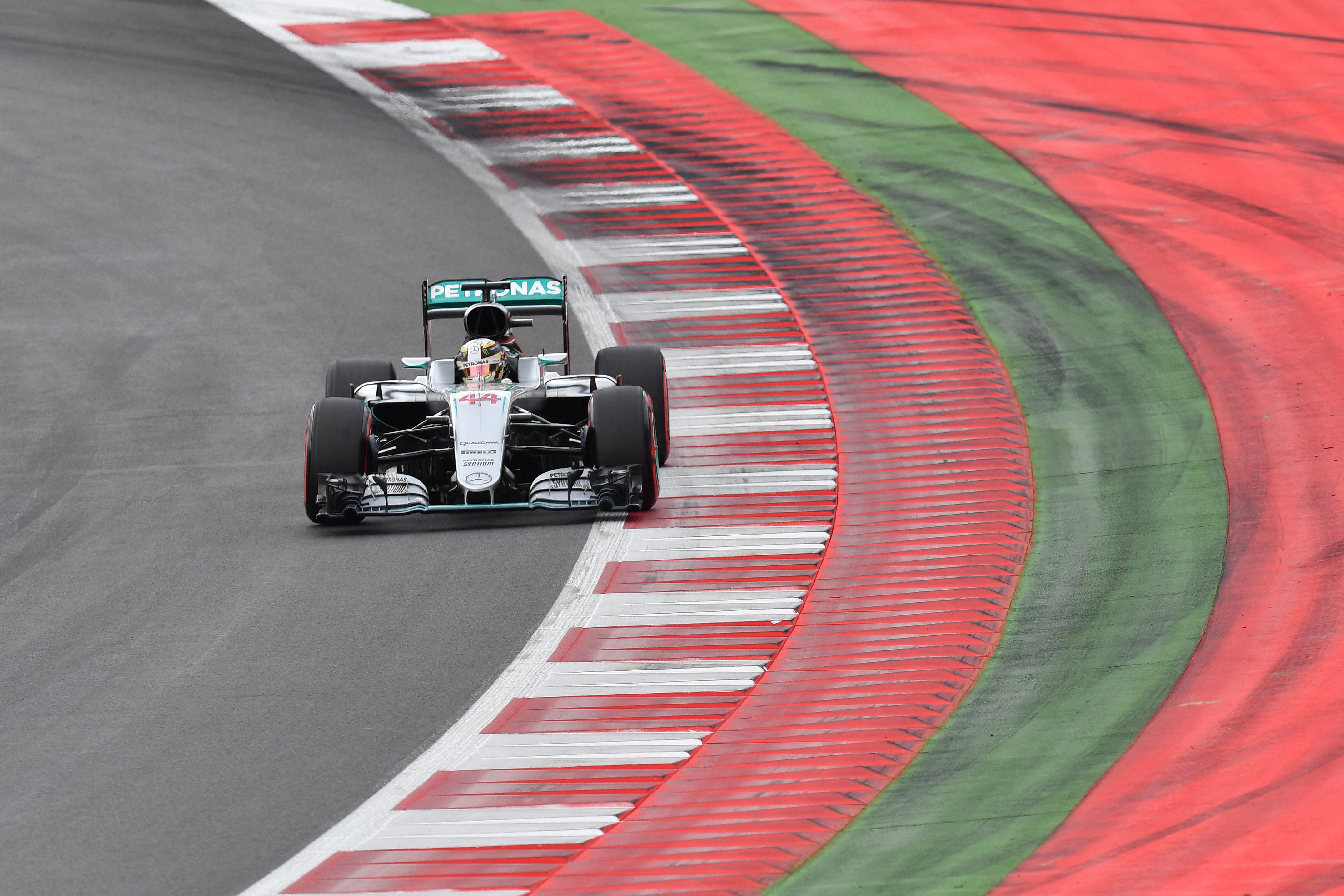 GP Αυστρίας 2016: Pole position σε μεικτές συνθήκες για τον L. Hamilton