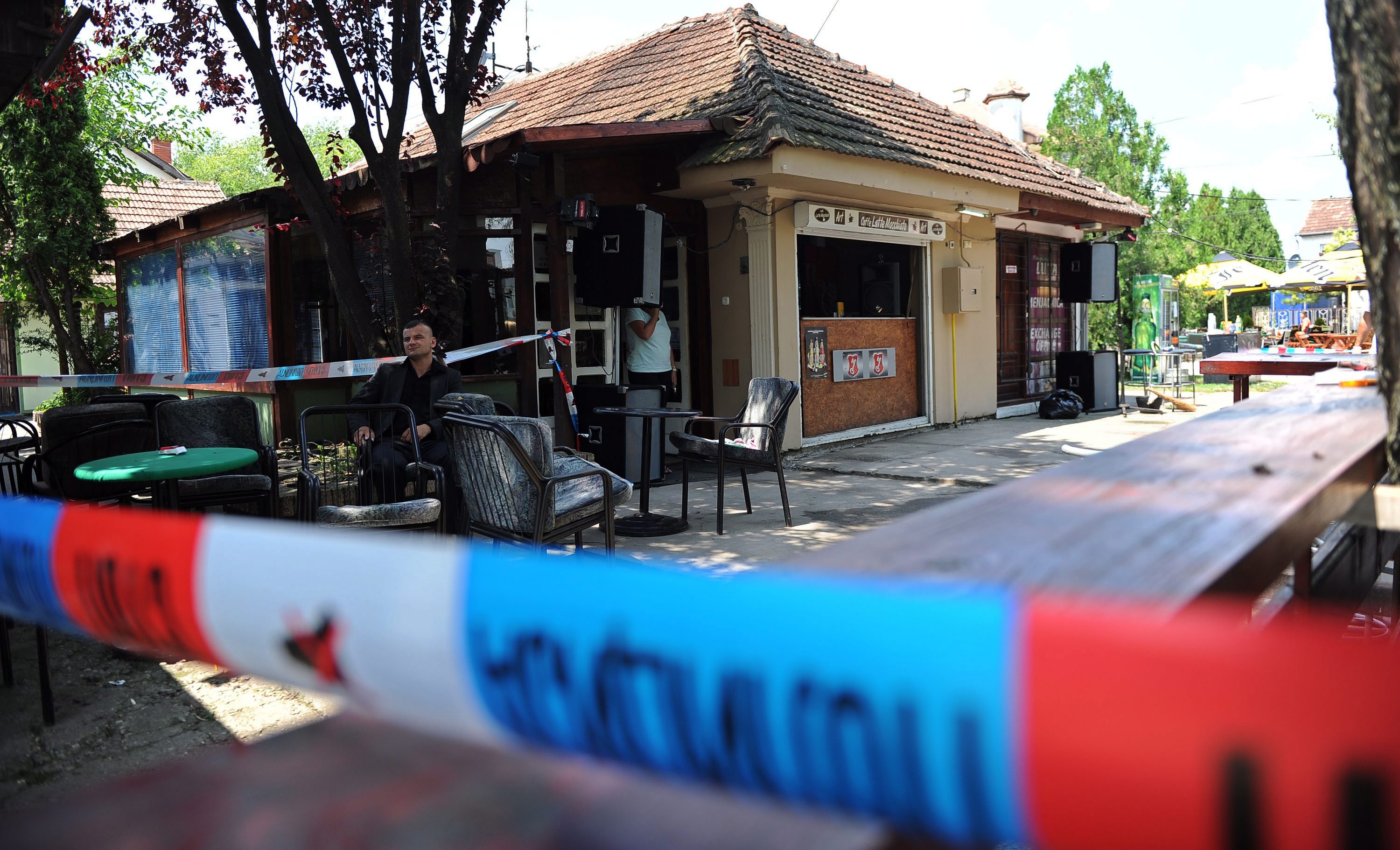 Πέντε νεκροί από πυροβολισμούς σε καφενείο στη Σερβία