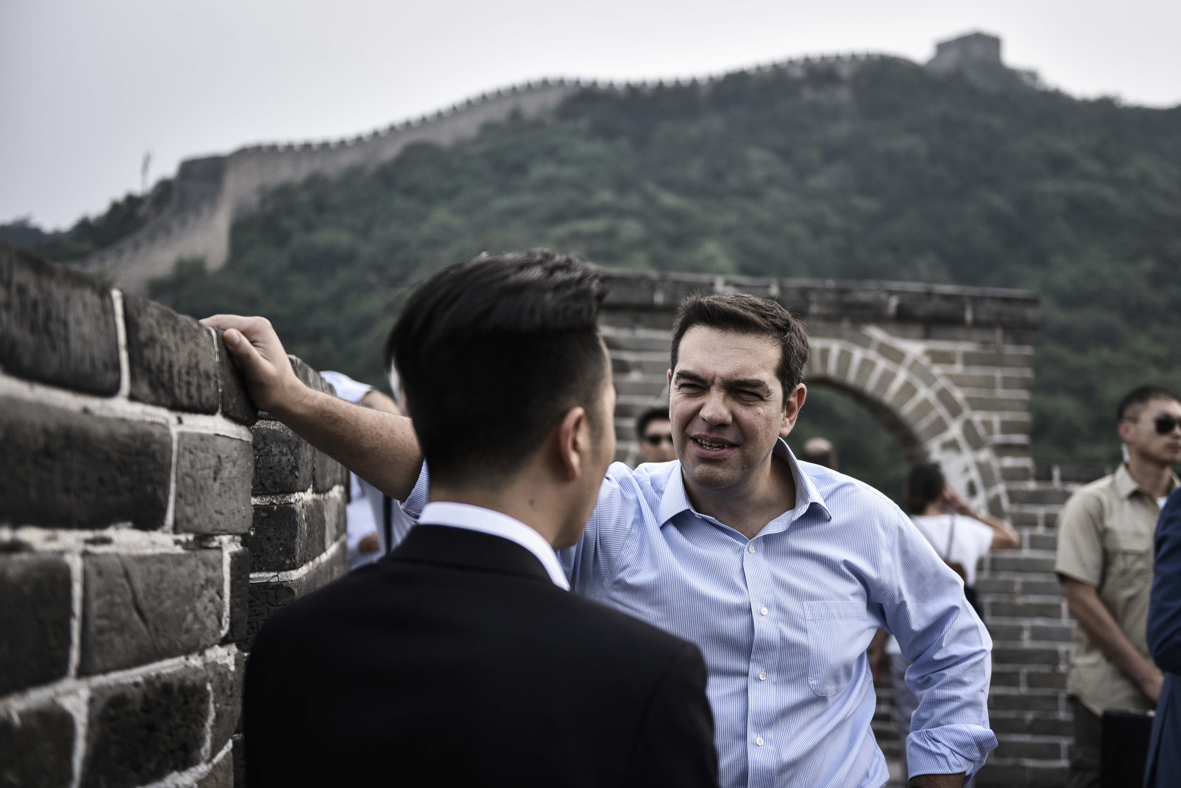 Ξεκινά το επίσημο μέρος της επίσκεψης Τσίπρα στην Κίνα