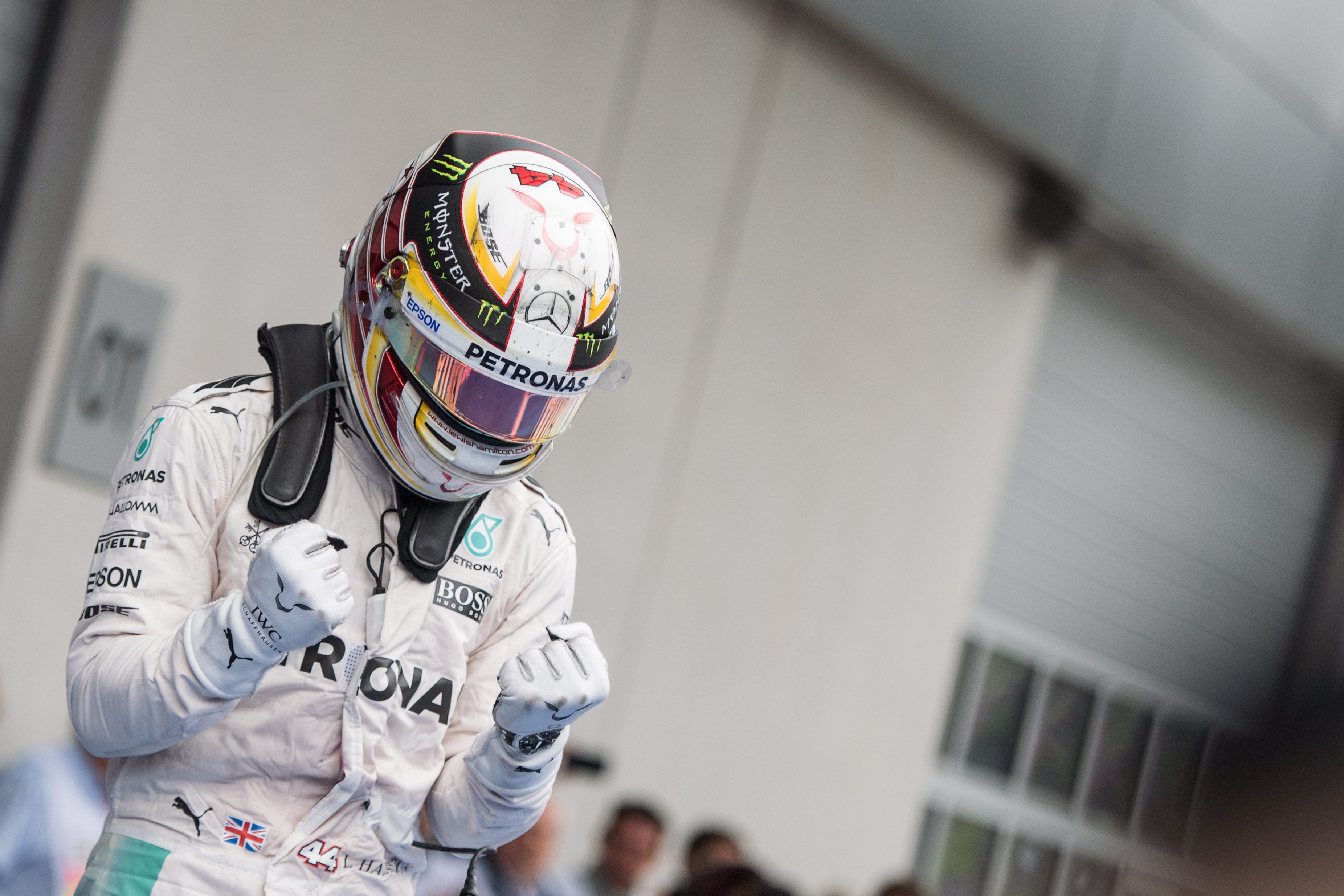 GP Αυστρίας 2016: Νίκη στο νήμα για τον L. Hamilton μετά από σύγκρουση με τον N. Rosberg