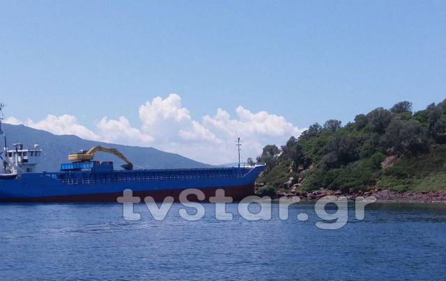 Αποκολλήθηκε επιτυχώς φορτηγό πλοίο που προσάραξε στον βόρειο Ευβοϊκό