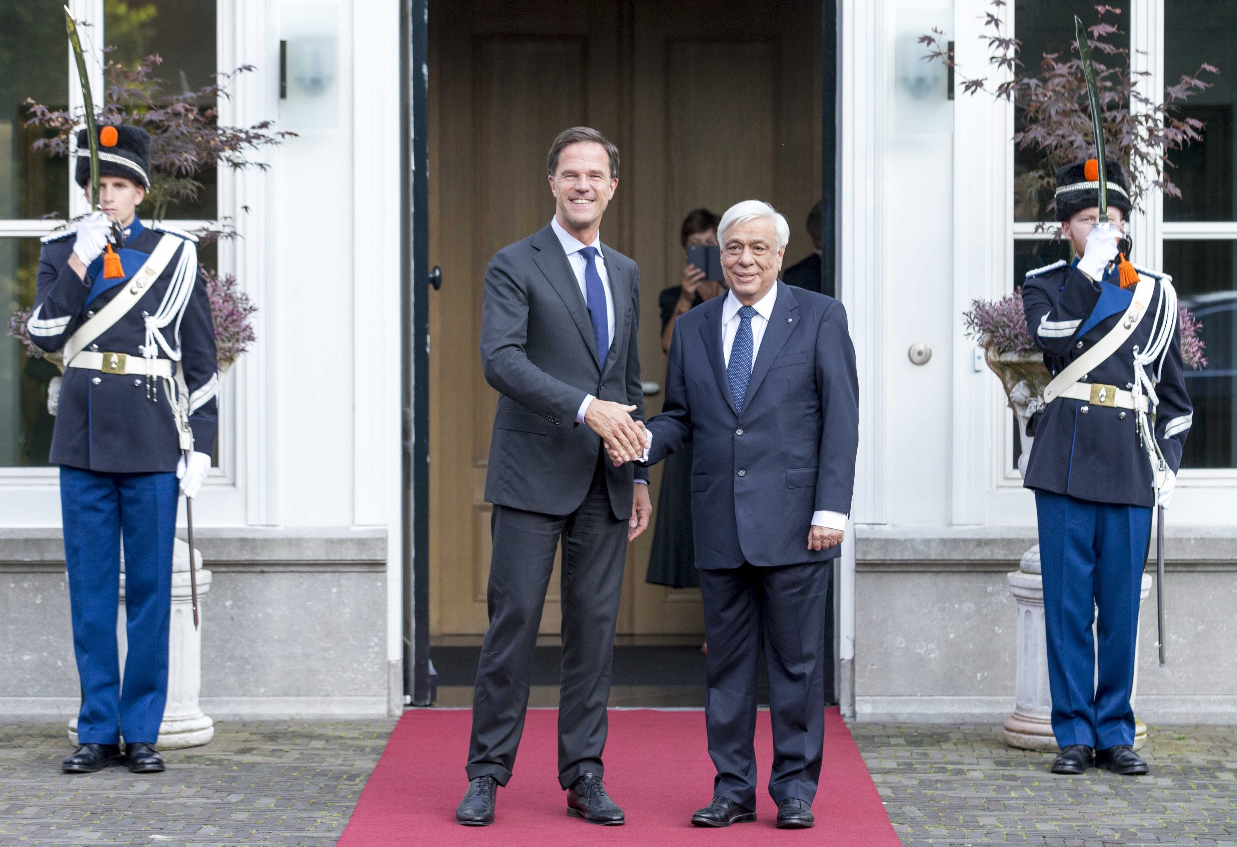 Πρόεδρος: Δημοσιονομική πειθαρχία υπό τον όρο να μην κατεδαφιστεί το κοινωνικό κράτος