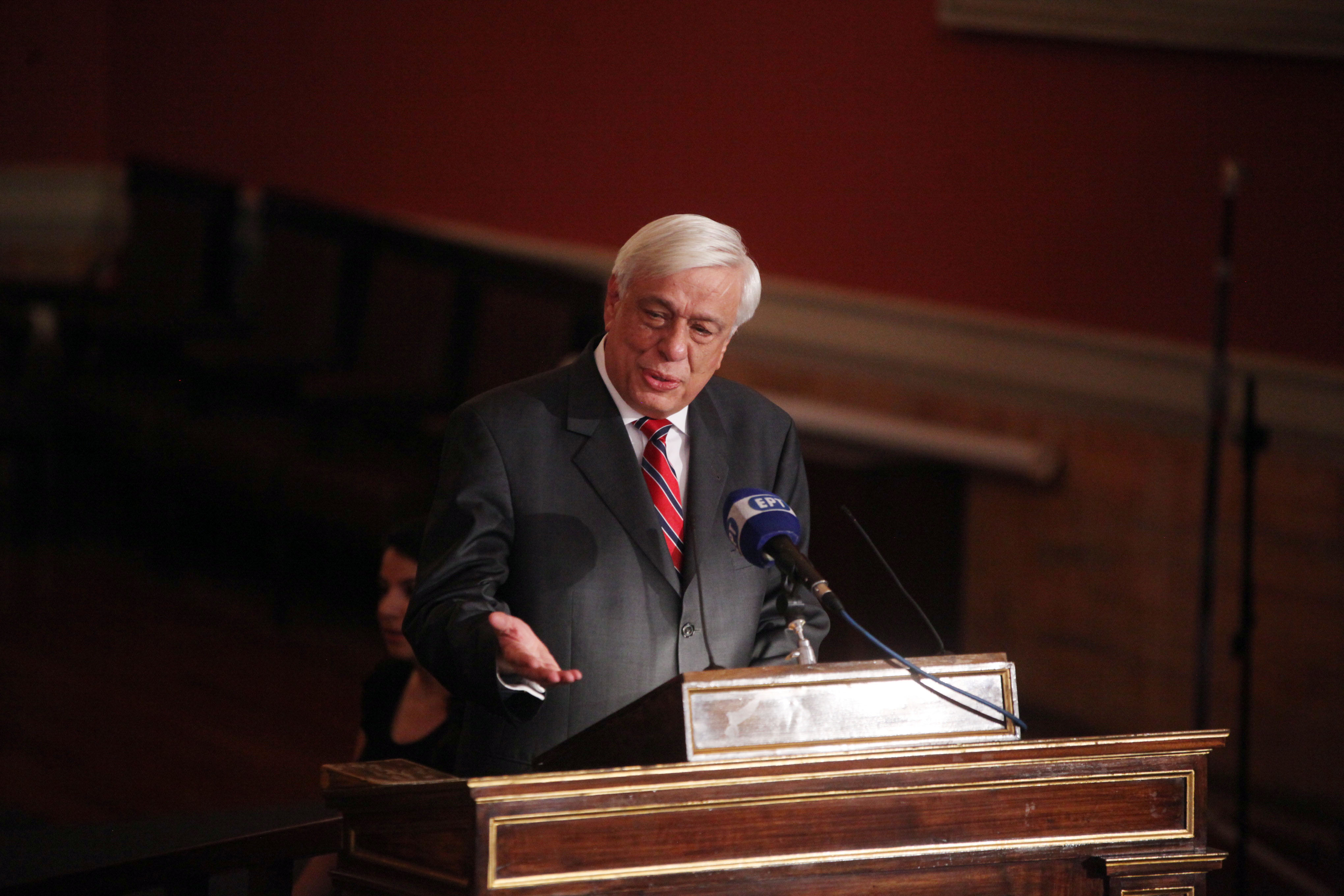 Παυλόπουλος: Μόνο με ευρωομόλογο μπορεί να αντιμετωπιστεί η κρίση χρέους