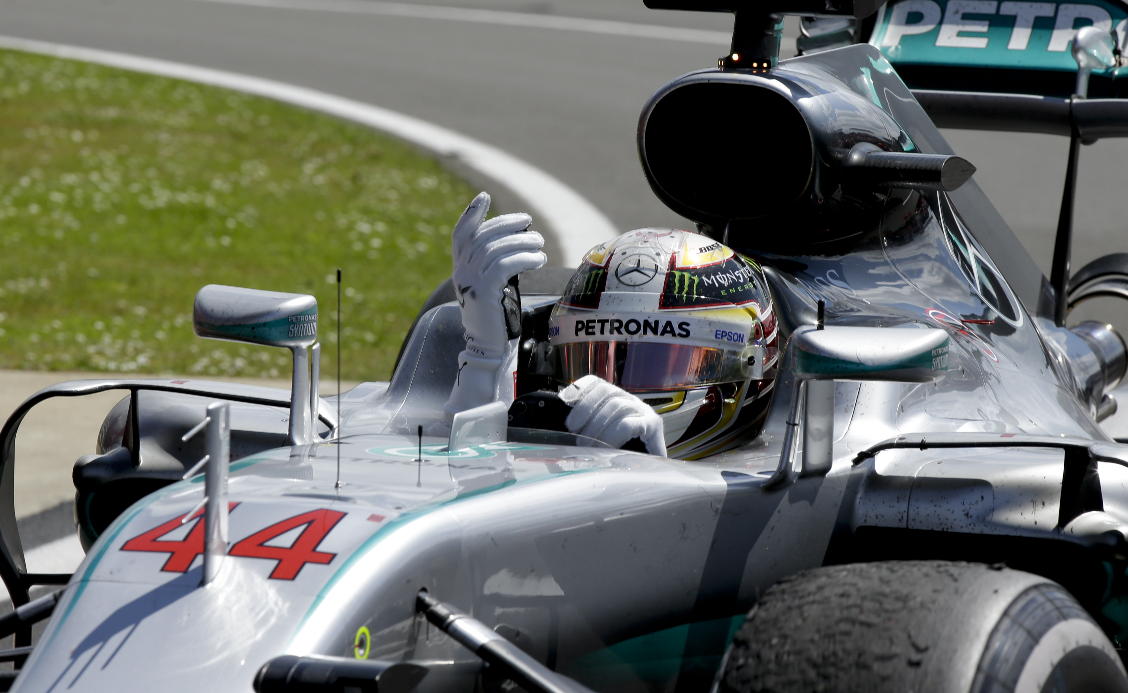 GP M. Βρετανίας 2016: Eντός έδρας νίκη για τον L. Hamilton