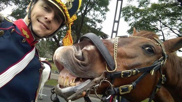 Μια μάλλον ασυνήθιστη selfie με τον Σεμπαστιάν και τον… Οστίλ