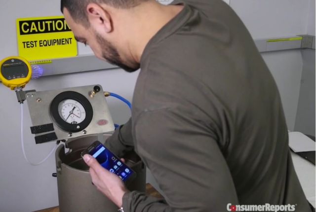 Κορυφαίο smartphone της Samsung αποτυγχάνει σε τεστ του Consumer Reports