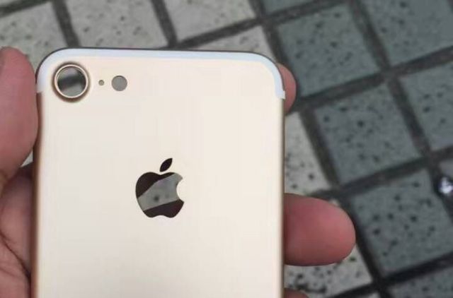 Μεγαλύτερο φακό, αλλαγές στην κεραία δείχνει «φωτογραφία του iPhone 7»