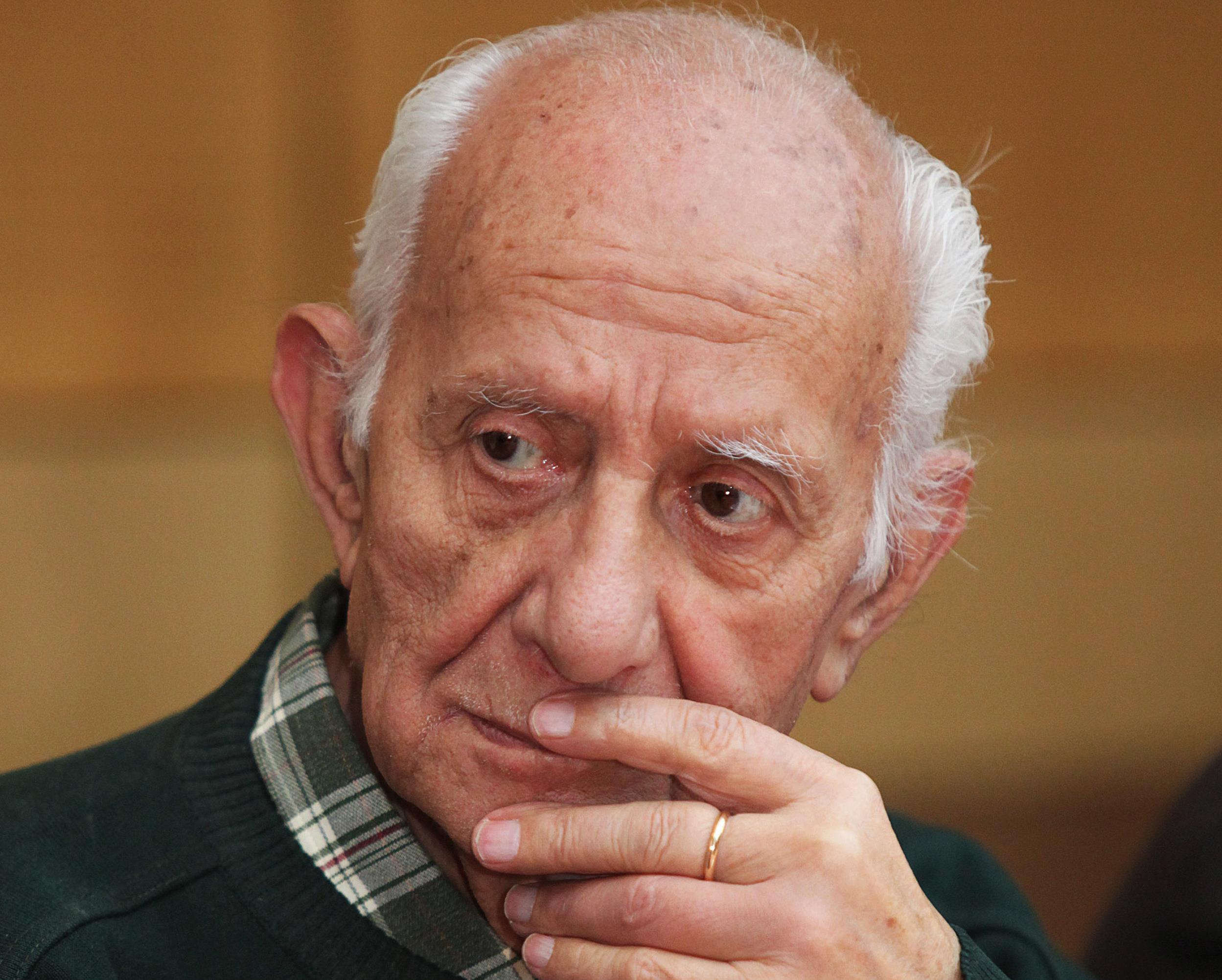 Η Ελλάδα αποχαιρετά τον Δημήτρη Μαρωνίτη