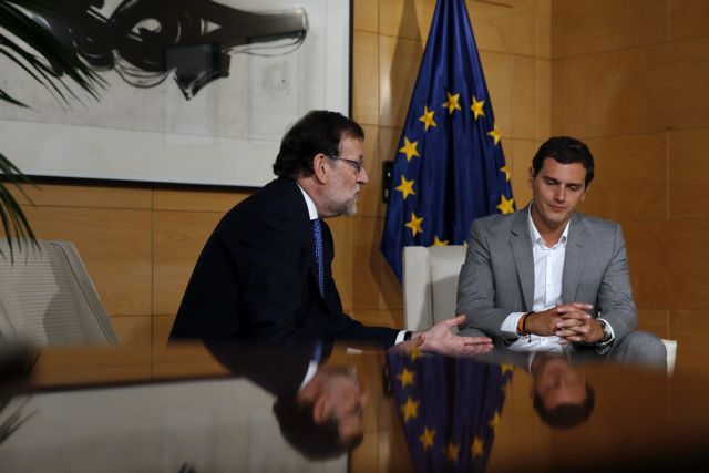 Αποχή από τους Ciudadanos για να σχηματιστεί κυβέρνηση Ραχόι