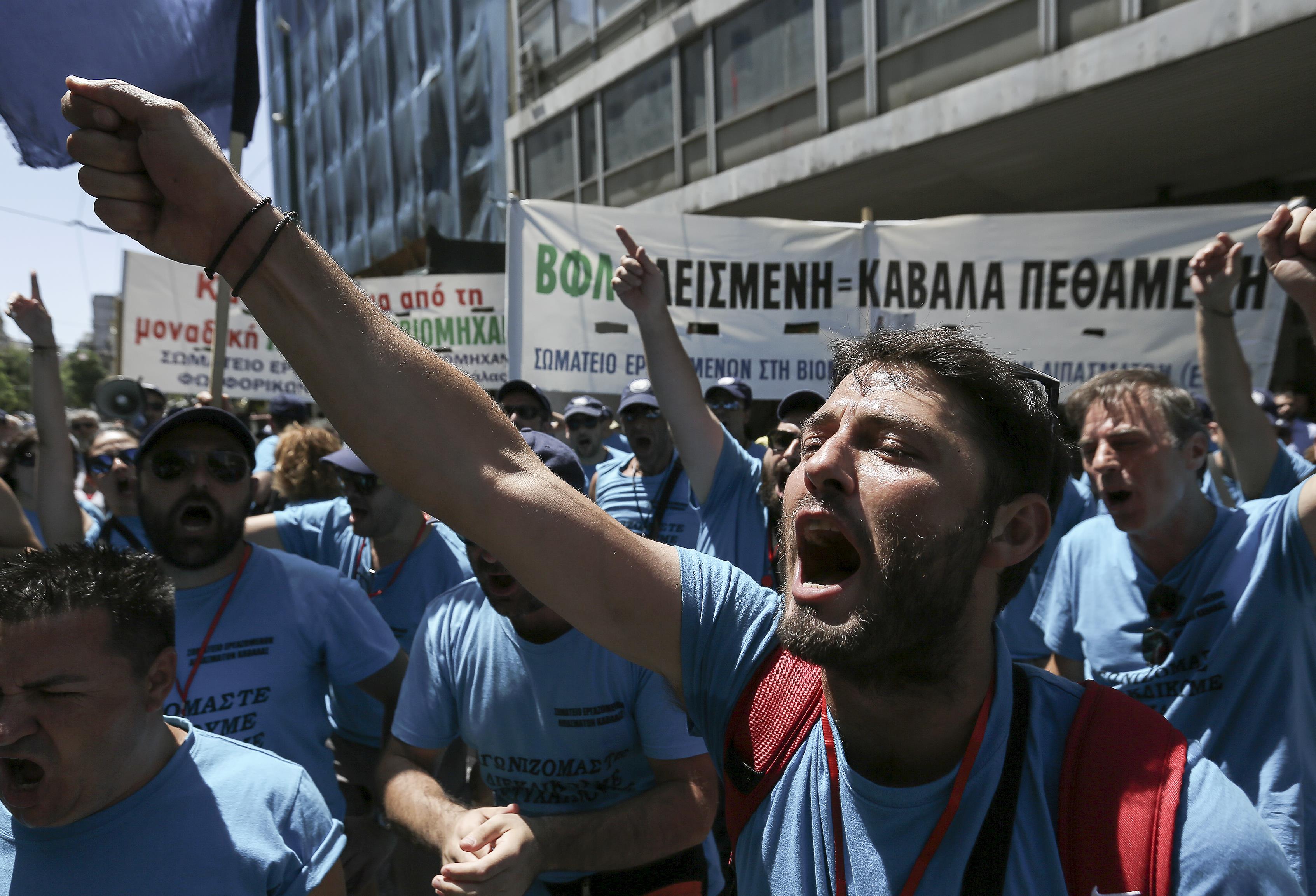 Πορεία προς Βουλή-Μαξίμου από εργαζόμενους στα Λιπάσματα Καβάλας