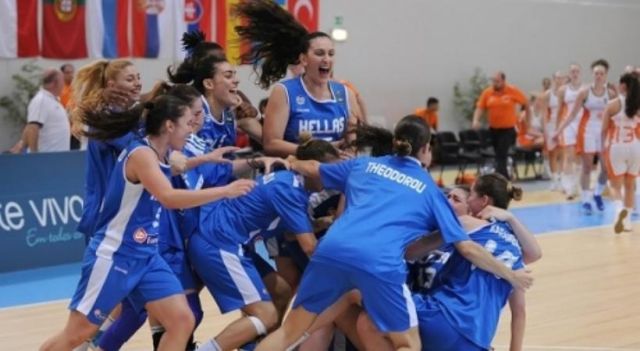 Περίπατος της εθνικής νέων γυναικών επί της Ολλανδίας με 100-80