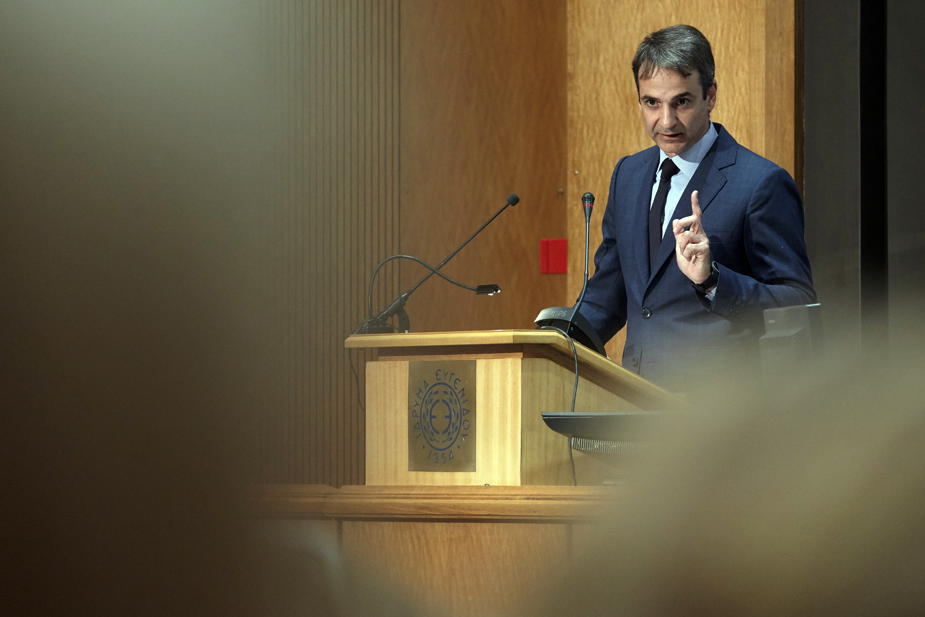 «Ενας εναντίον ενός» η νέα στρατηγική Μητσοτάκη έναντι Τσίπρα