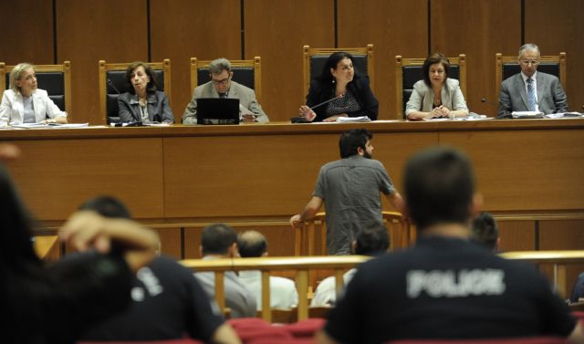 «Οργανωμένη η επίθεση, άπραγοι οι αστυνομικοί» κατέθεσε φίλος του Π.Φύσσα