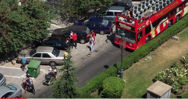 Θεσσαλονίκη: Σκηνές μποξ σε κεντρικό δρόμο μπροστά στα μάτια τουριστών