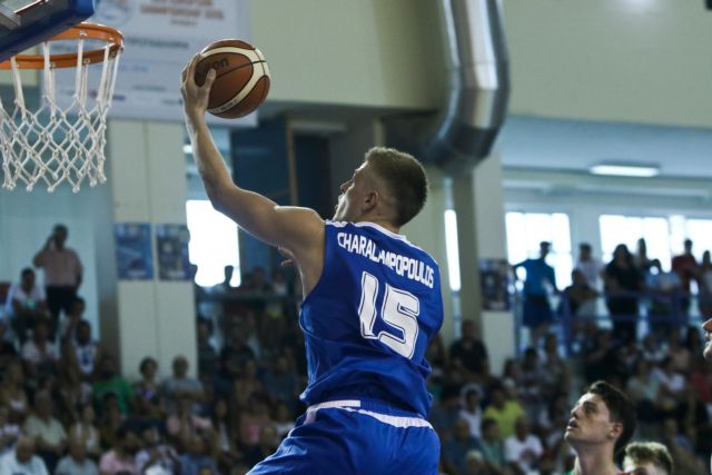 Περίπατος της Εθνικής Νέων στην πρεμιέρα του Ευρωπαϊκού