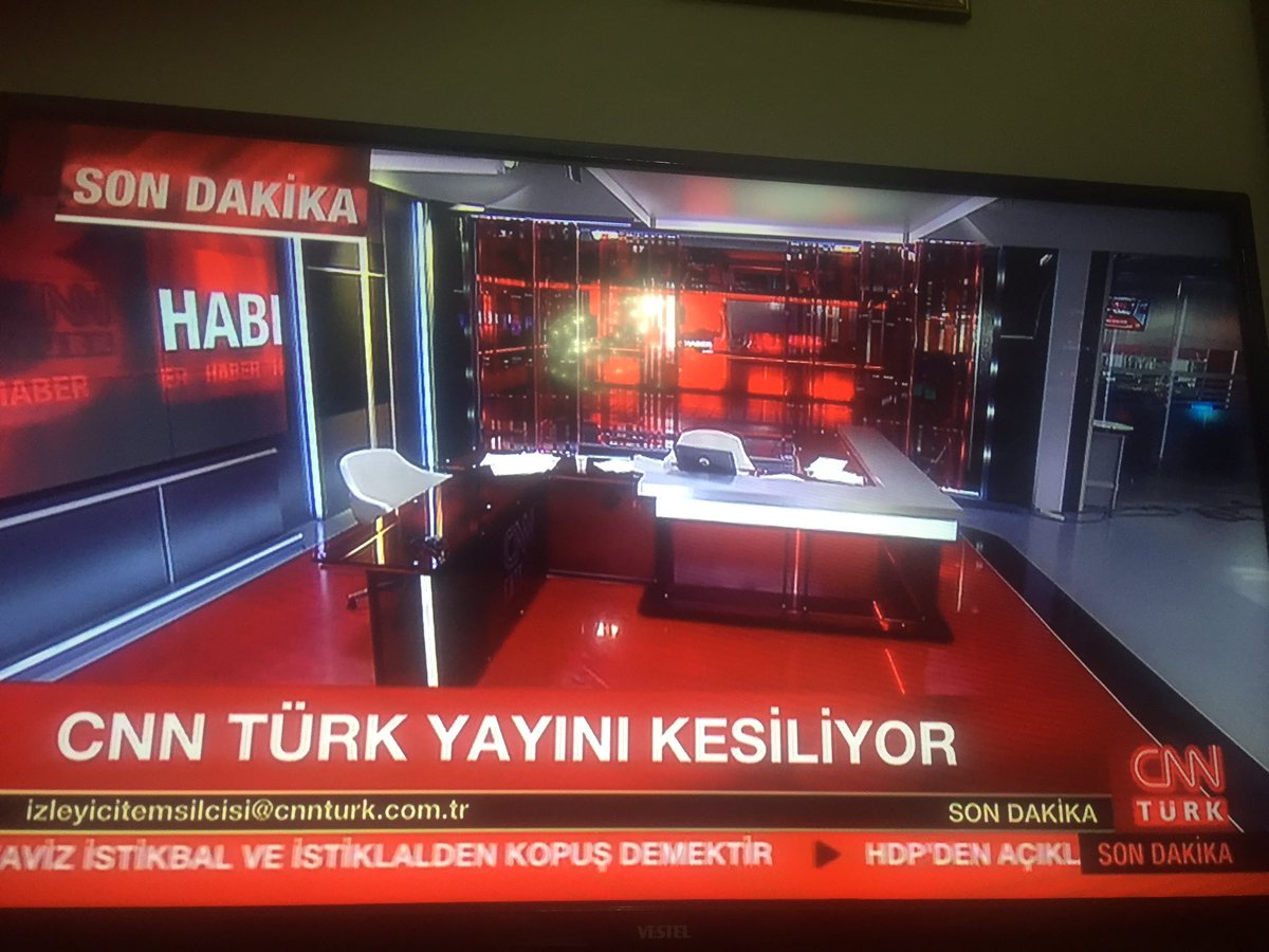 Πραξικοπηματίες εισέβαλαν στο CNN Turk