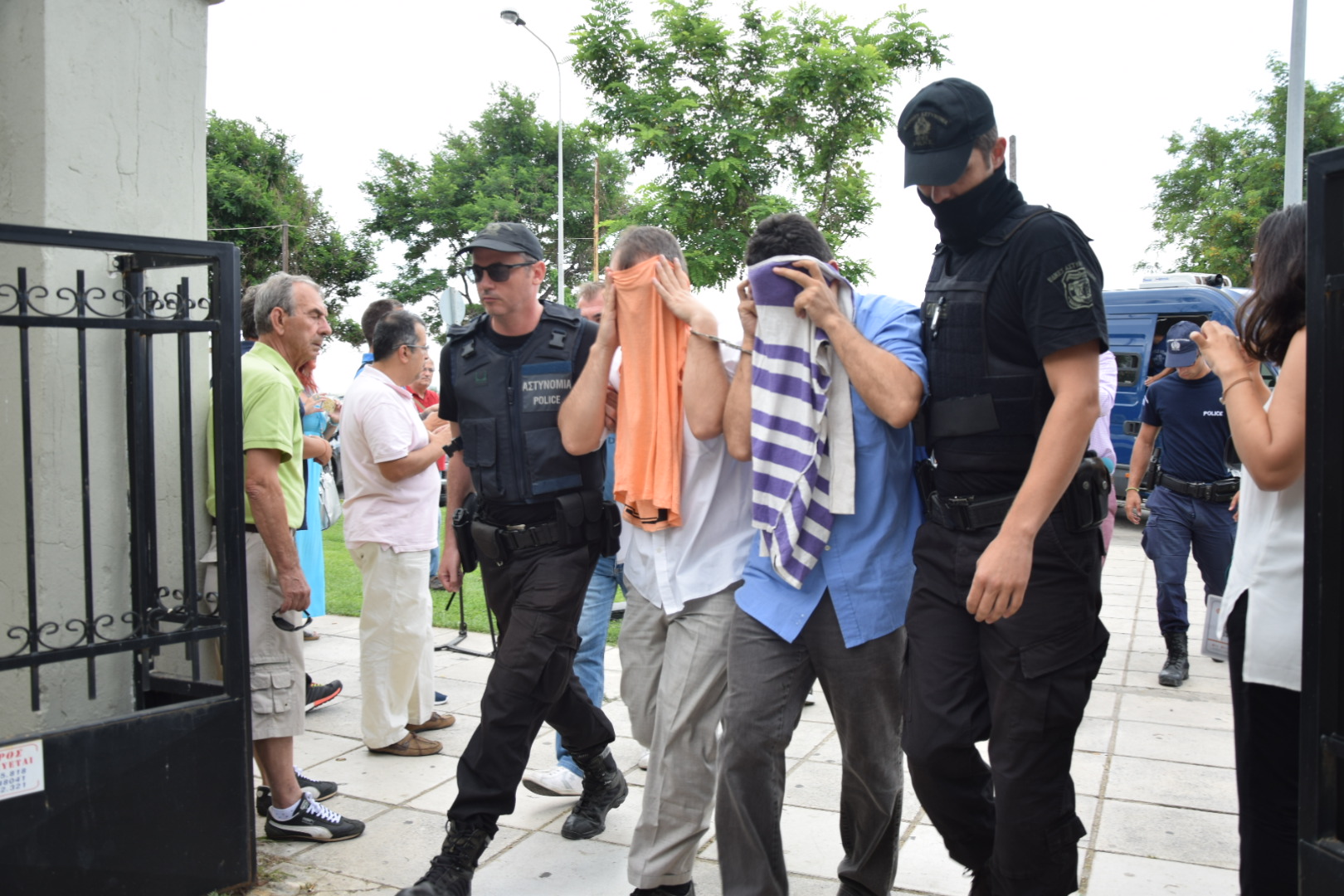 Τριήμερη αναβολή από το Aυτόφωρο στους οκτώ τούρκους στρατιωτικούς